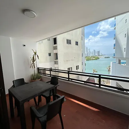 Elegant Oceanfront Family Apartamento Cartagena